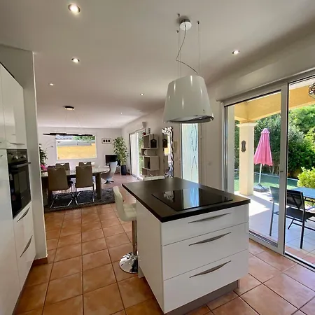 Confort Et Detente A Meze: Avec Jardin, 3 Chambres, Climatisation Et Wifi - Fr-1-604-1 Feriehus *